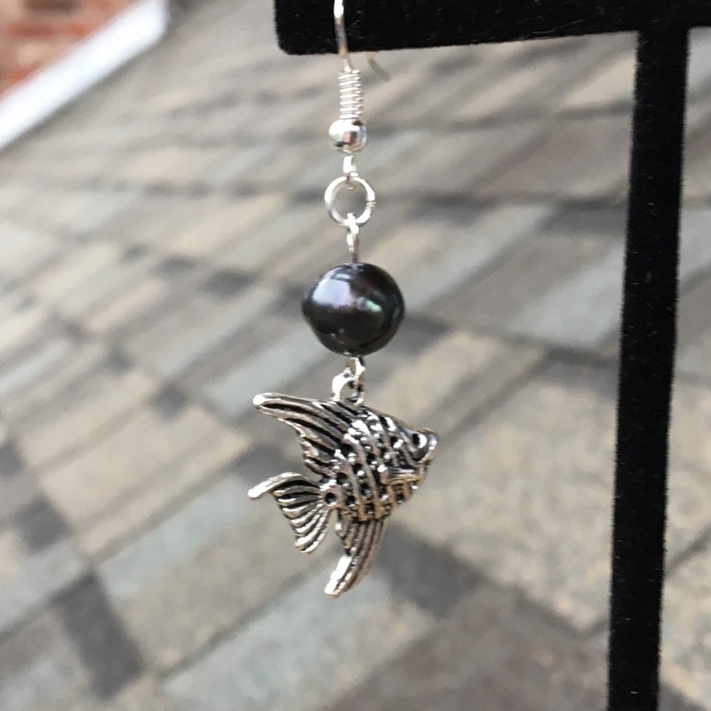 Black Pearl Angelfish Dangle Earrings - Picture 6 of 8